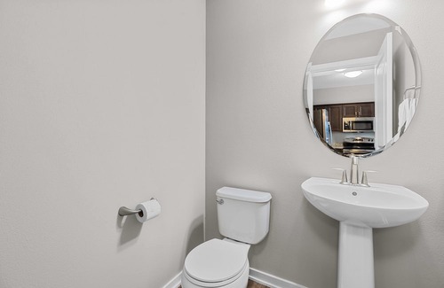 Downtown Des Moines Casa | Downtown Skyline Views in Modern Townhome with Rooftop Patios