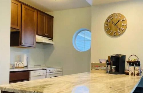 Norwich Condominio | Cozy Villa Spa Retreat - Near Mohegan, Hot Tub, Pools, Sauna, Spa on Premises