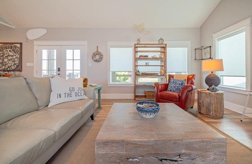 City-by-the Sea Casa | Driftwood Dream Summa
