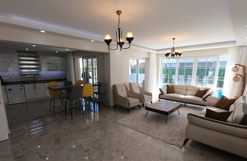 Dalyan Villa | GREAT 5 BEDROOM VILLA WITH PRIVATE POOL AND GARDEN RIGHT IN CENTRE OF DALYAN!!!!