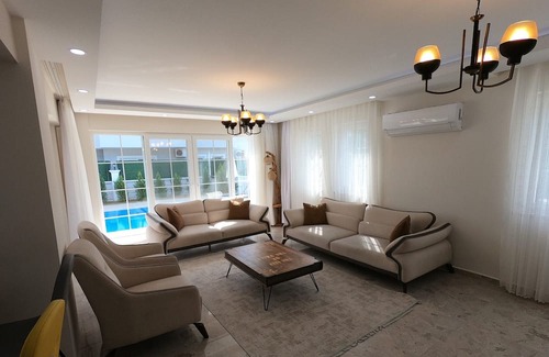 Dalyan Villa | GREAT 5 BEDROOM VILLA WITH PRIVATE POOL AND GARDEN RIGHT IN CENTRE OF DALYAN!!!!