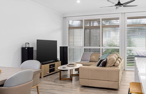 Blue Bay Apartamento | Blissful Beachfront Pad - Pet Friendly / Direct Beach Access