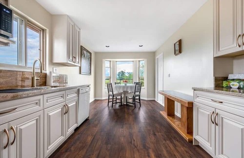 Pitt Meadows Casa | Spacious 6 Bedroom House in Pitt Meadows
