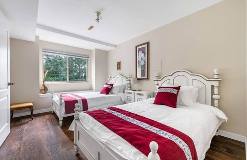 Pitt Meadows Casa | Spacious 6 Bedroom House in Pitt Meadows
