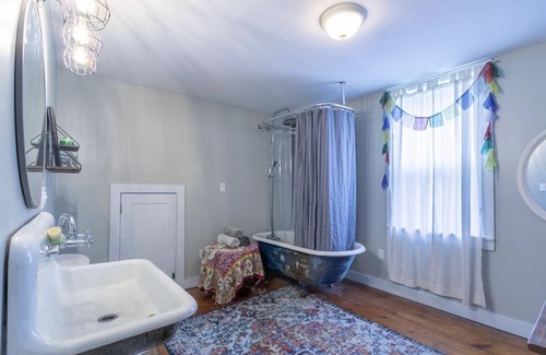 Pawlet Casa | Quintessential Vermont! In a classic New England village on the Metawee River.