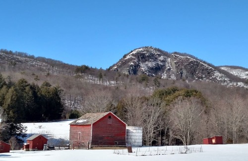 Pawlet Casa | Quintessential Vermont! In a classic New England village on the Metawee River.
