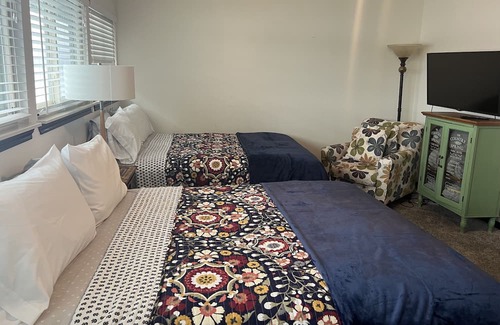 Seven Coves Condominio | Cozy 2 story lake retreat w/ lake views 2/2. Relax, unwind or cast your line.