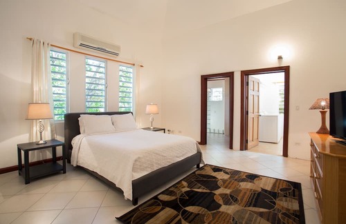 Island Harbour Casa | Exquisite 3 Bedroom villa. Unwind with beach views, and gentle island breezes.