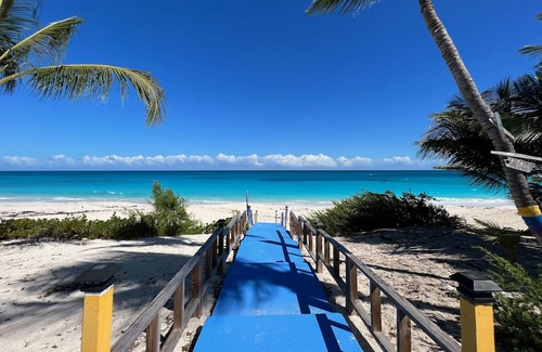 Farmer's Hill Apartamento | Exuma Palms Resort located at Three Sisters Beach on Exuma, The Bahamas