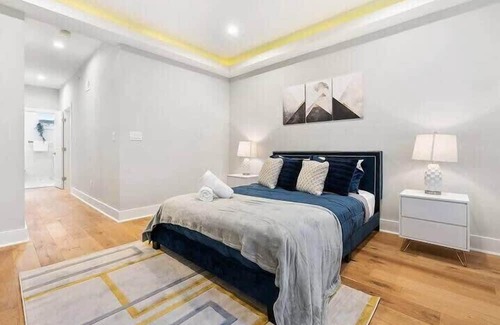 North Philadelphia Casa | Luxury Philly Home | Pool Table | Private Roofdeck