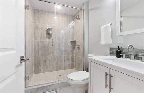 North Philadelphia Casa | Luxury Philly Home | Pool Table | Private Roofdeck