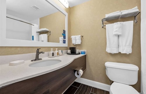 Vacaville Casa | Great Relaxing Overnight Stay! Free Breakfast, Close to Nut Tree Family Park!
