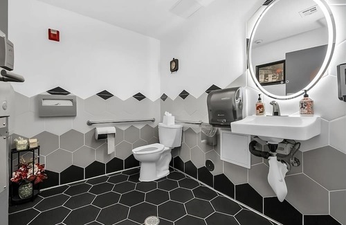 Vacaville Casa | Great Relaxing Overnight Stay! Free Breakfast, Close to Nut Tree Family Park!
