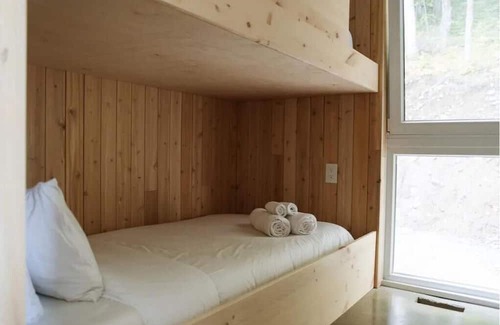 Petite-Riviere-Saint-Francois Casa | Tree house Chez Leon