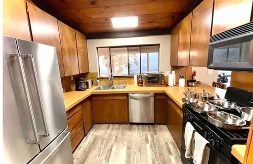 Three Rivers Casa | Spacious Sequoia Park Retreat, Bottom Floor.