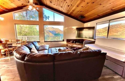 Three Rivers Casa | Spacious Sequoia Park Retreat, Top Floor.