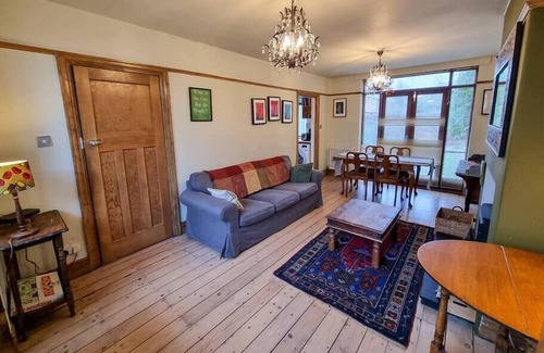 Chorlton-cum-Hardy Casa | Free Parking: Chorlton Home