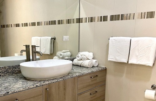 Tamuning Apartamento | Luxury 3BD/2BA Condo - Unit 106 Tumon Isa
