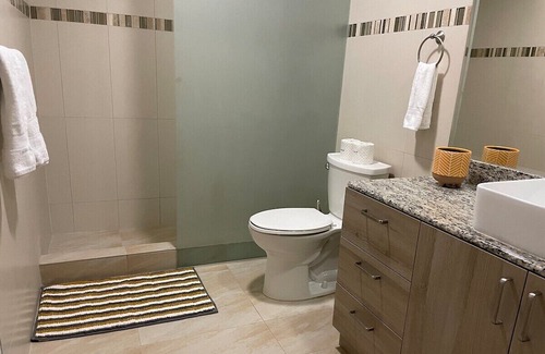 Tamuning Apartamento | Luxury 3BD/2BA Condo - Unit 106 Tumon Isa