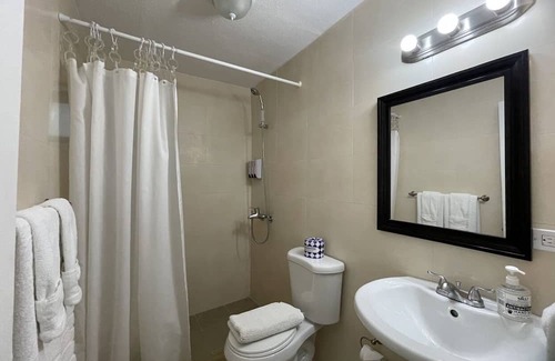 Tamuning Apartamento | Beachfront Studio - Unit 207 Ocean Villa