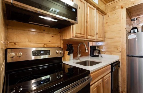 Chalet Village Condominio | Huge Mt. LeConte View/Indoor Pool & HotTub/Updated