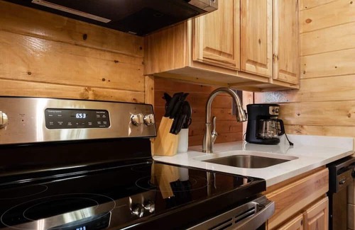 Chalet Village Condominio | Huge Mt. LeConte View/Indoor Pool & HotTub/Updated