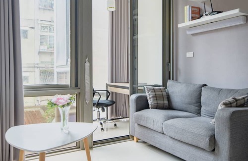 Xinyi Condominio | 1.5 Min Walk to City Hall MRT Cinema Experience