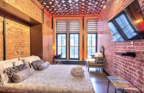 Old Montreal Apartamento | Unique Designer's Loft