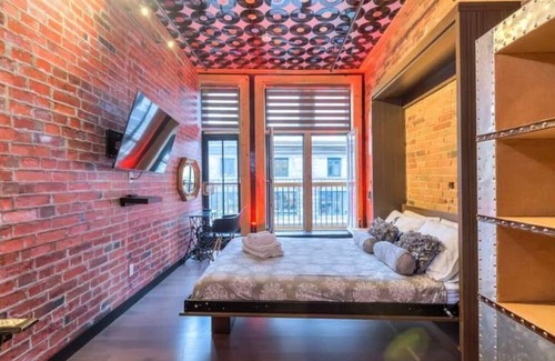 Old Montreal Apartamento | Unique Designer's Loft