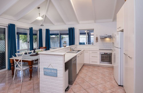 Quindalup Casa | Coastal Oasis - Family & Pet Friendly + only 400m from beach