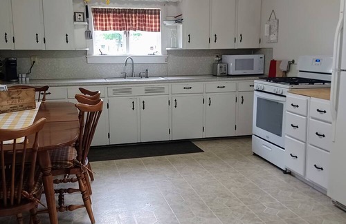 Laurelton Casa | White house walking distance to Penn's Creek and Bald Eagle State Forest.