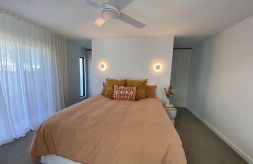 Tweed Heads West Casa | 'The Lone Palm' - Home in Tweed Heads West