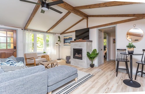 Elkton Casa | Riverfront with 2 homes featuring 7 bedrooms Outdoor Pavilion 2 Hot Tubs Fire Pit and Pool