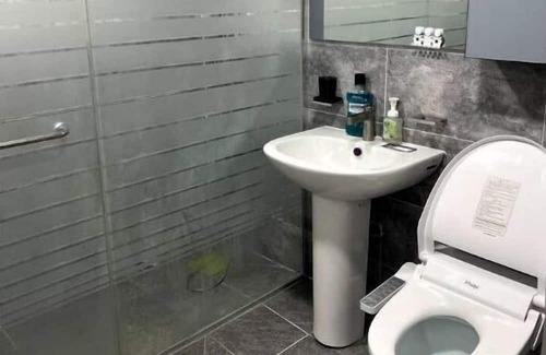 Pyeongtaek Apartamento | Opp walk-in gate Cp Humphreys, Int'l restaurants & health institutions.