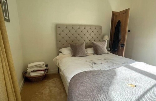 St. Helen's Apartamento | Modern & Beautifully-lit 1BD Flat, Sheperd's Bush!