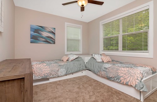 Bear Lake Reserve Complejo | Sparkleview! A lovely home with stunning lake view in a private resort community
