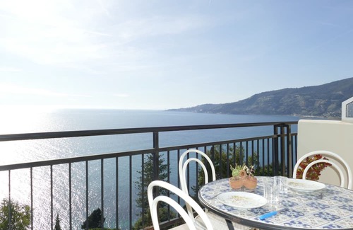 Ospedaletti Apartamento | Nellina by Interhome