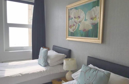Douglas Promenade Casa | The Edelweiss Guest House