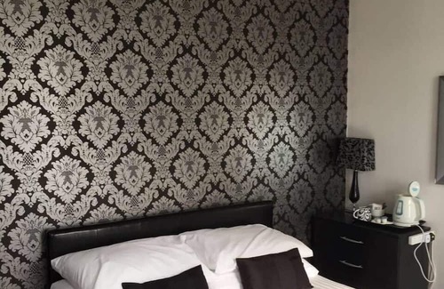 Douglas Promenade Casa | The Edelweiss Guest House
