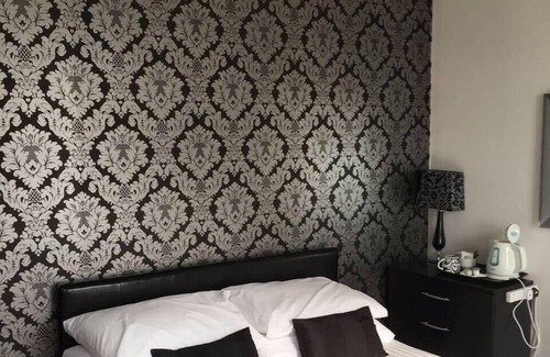 Douglas Promenade Casa | The Edelweiss Guest House