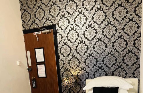 Douglas Promenade Casa | The Edelweiss Guest House