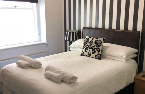 Douglas Promenade Casa | The Edelweiss Guest House
