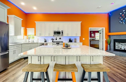 Ozona Casa | Amenity Paradise! Theater, Game-room, Mini Golf, Outdoor Bowling & Hot Tub!