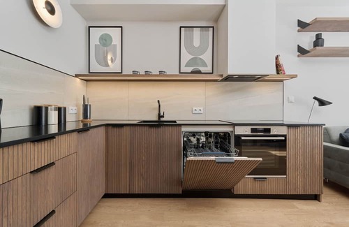 Fabryczna Apartamento | Exclusive Apartment with Private Parking Space & Air-Conditioning | Wroclaw