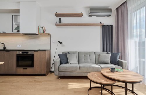 Fabryczna Apartamento | Exclusive Apartment with Private Parking Space & Air-Conditioning | Wroclaw