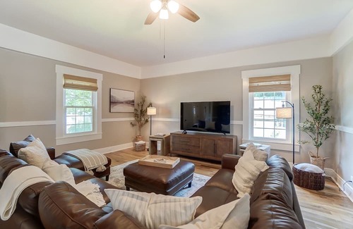 Burlington Casa | Cozy home! Just 11 minutes to Creation Museum. Walk to restaurants and more!