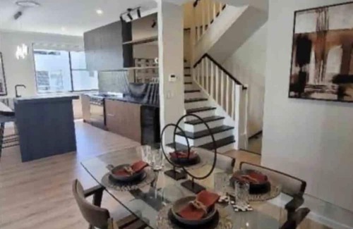 Surfers Paradise Villa | Classy paradise executive residence