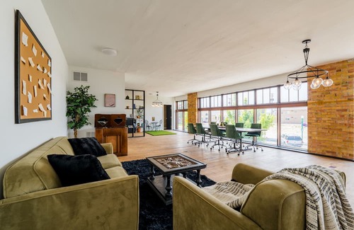 Twin Falls Apartamento | Executive Loft in Downtown Twin Falls, "The Bookworm"