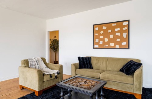 Twin Falls Apartamento | Executive Loft in Downtown Twin Falls, "The Bookworm"