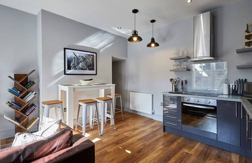South Charlton Apartamento | Host & Stay | Rooftops Grey